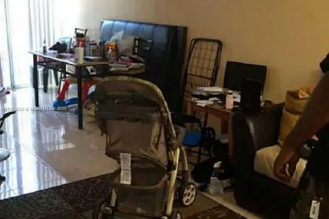 6020 SW 68th St # 60, South Miami FL 33143