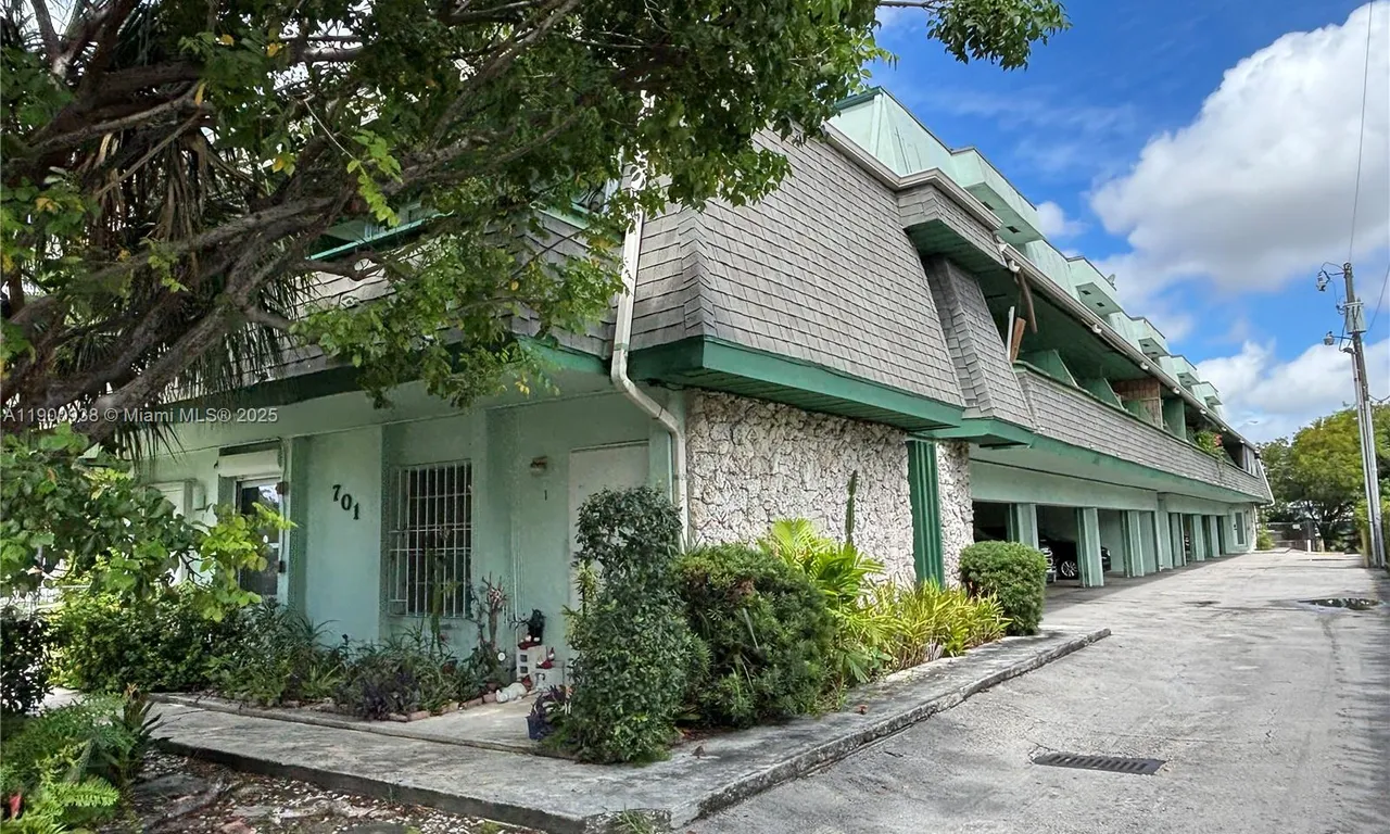 701 S Royal Poinciana Blvd # 7, Miami Springs FL 33166