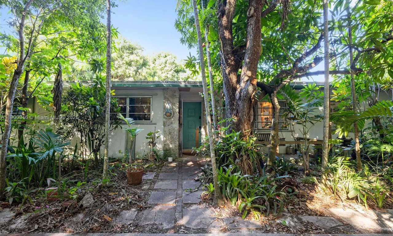 15290 SW 82nd Ave, Palmetto Bay FL 33157