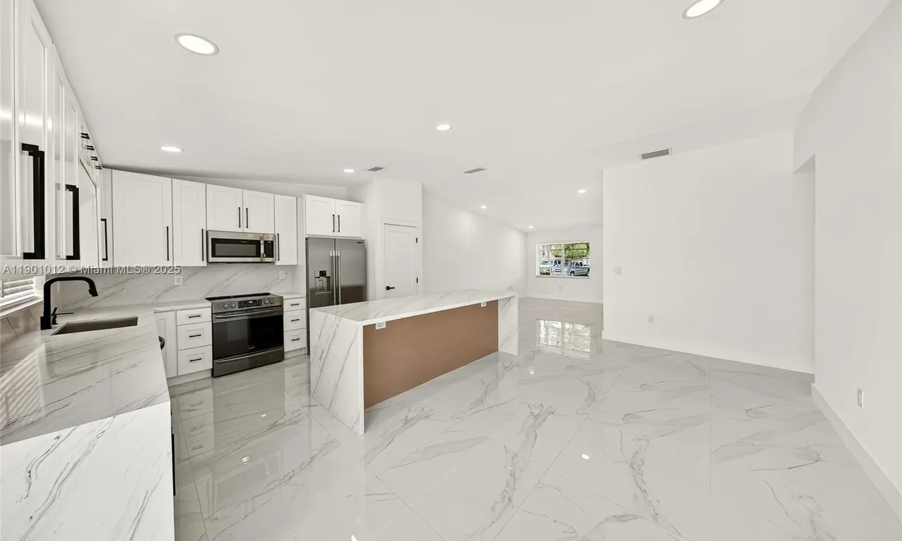 5913 SW 112th Ter, Cooper City FL 33330