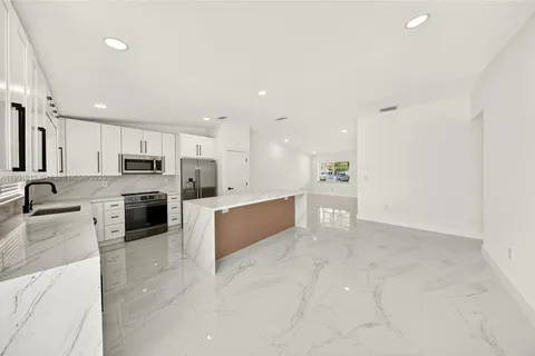 5913 SW 112th Ter, Cooper City FL 33330