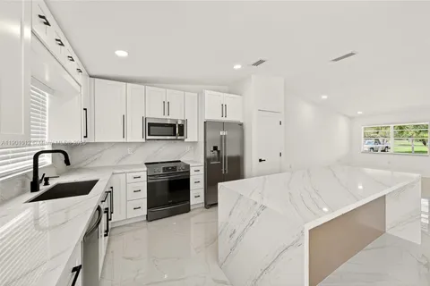 5913 SW 112th Ter, Cooper City FL 33330