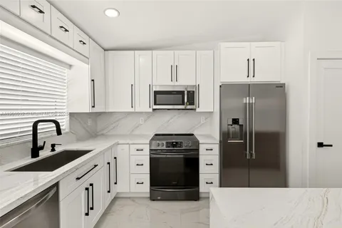 5913 SW 112th Ter, Cooper City FL 33330