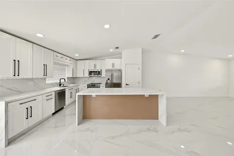 5913 SW 112th Ter, Cooper City FL 33330