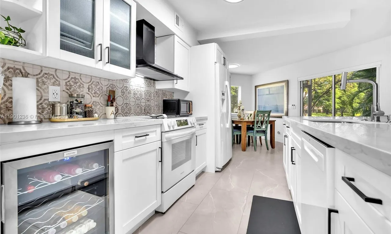 9239 NW 9th Pl, Plantation FL 33324