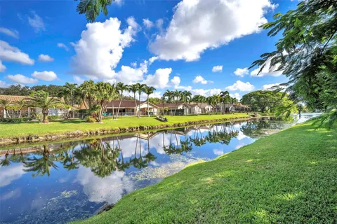 9239 NW 9th Pl, Plantation FL 33324