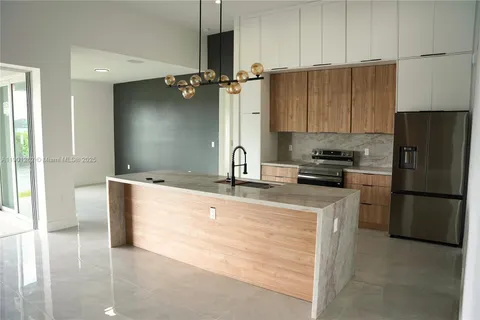 322 NW 9th st, Cape Coral FL 33993