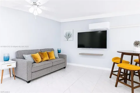 726 Park Ave, Naples FL 34110