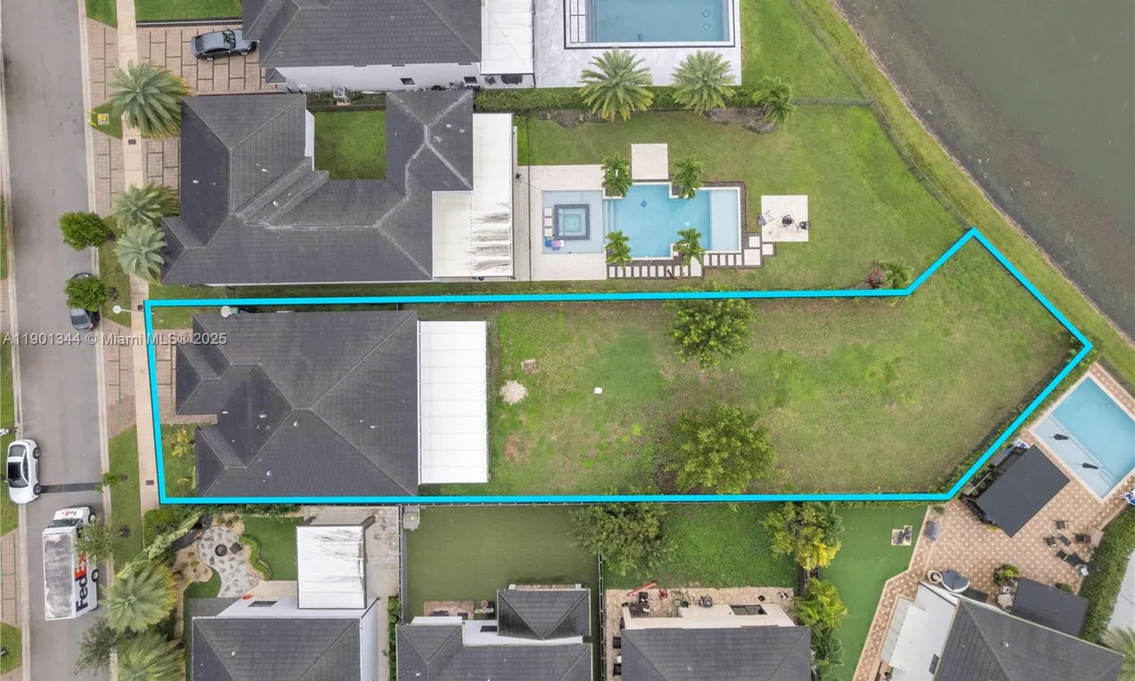 8822 NW 161st Ter, Miami Lakes FL 33018