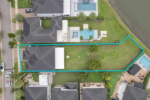 8822 NW 161st Ter, Miami Lakes FL 33018