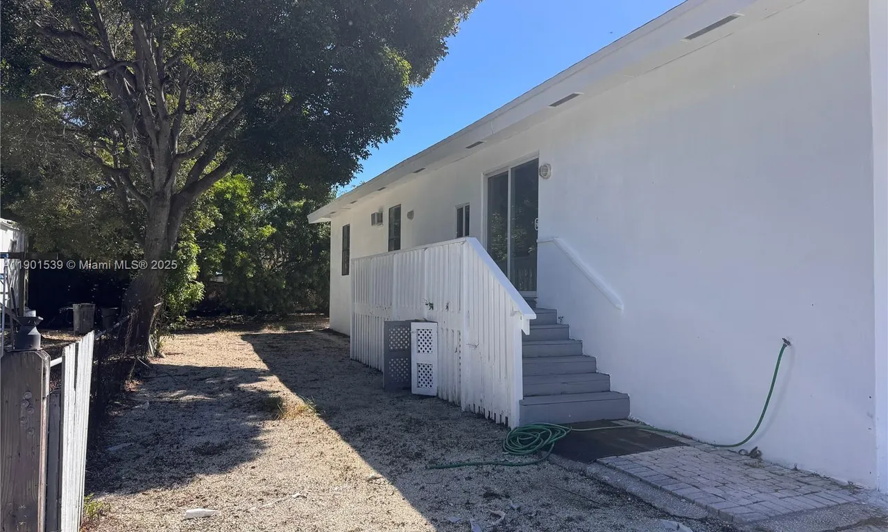 969 Plantation Rd, Key Largo FL 33037