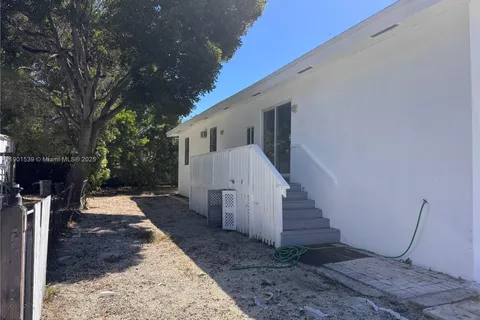 969 Plantation Rd, Key Largo FL 33037