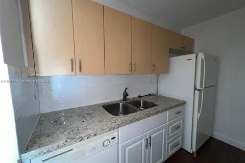 1129 Lake Victoria Dr # J, West Palm Beach FL 33411