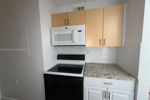 1129 Lake Victoria Dr # J, West Palm Beach FL 33411