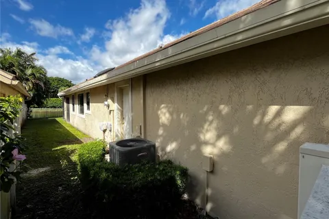 8079 Popash Ct, Boynton Beach FL 33472