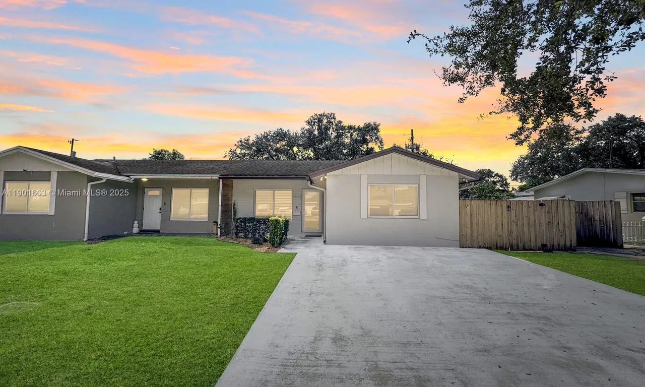 9424 SW 52nd St, Cooper City FL 33328