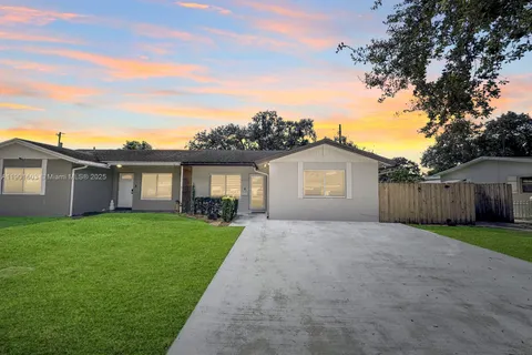 9424 SW 52nd St, Cooper City FL 33328