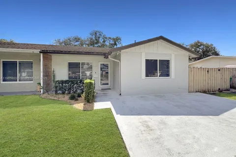 9424 SW 52nd St, Cooper City FL 33328