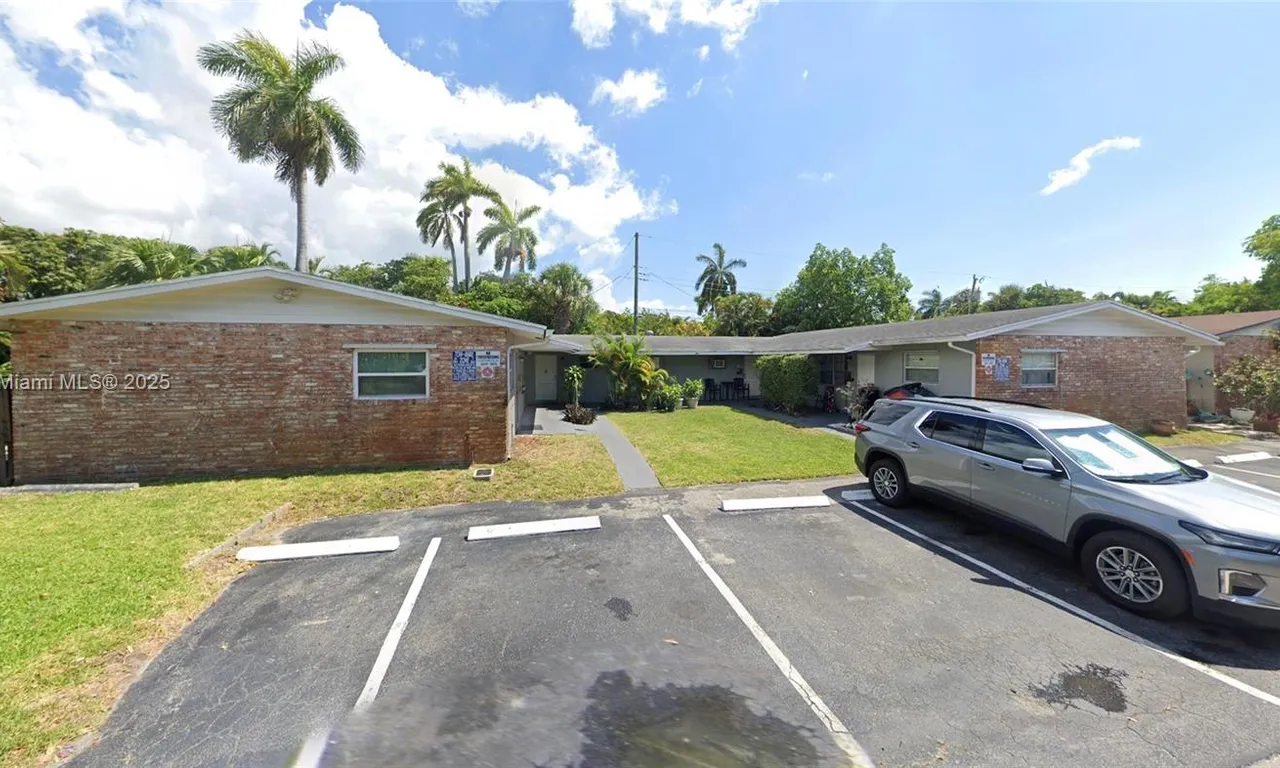 355 NW 32nd St, Oakland Park FL 33309