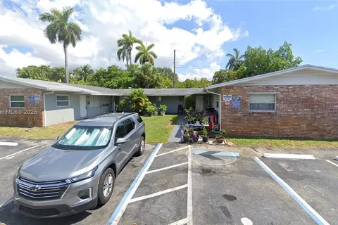 355 NW 32nd St, Oakland Park FL 33309