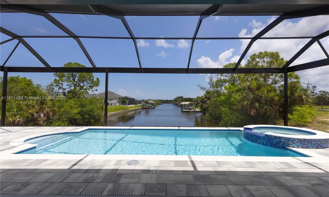 4009 W Jacaranda Pkwy, Cape Coral FL 33993