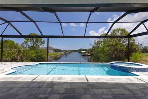 4009 W Jacaranda Pkwy, Cape Coral FL 33993