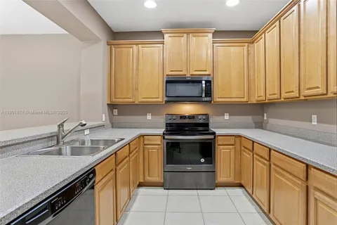 935 Davenwood Ct, Orlando FL 34761