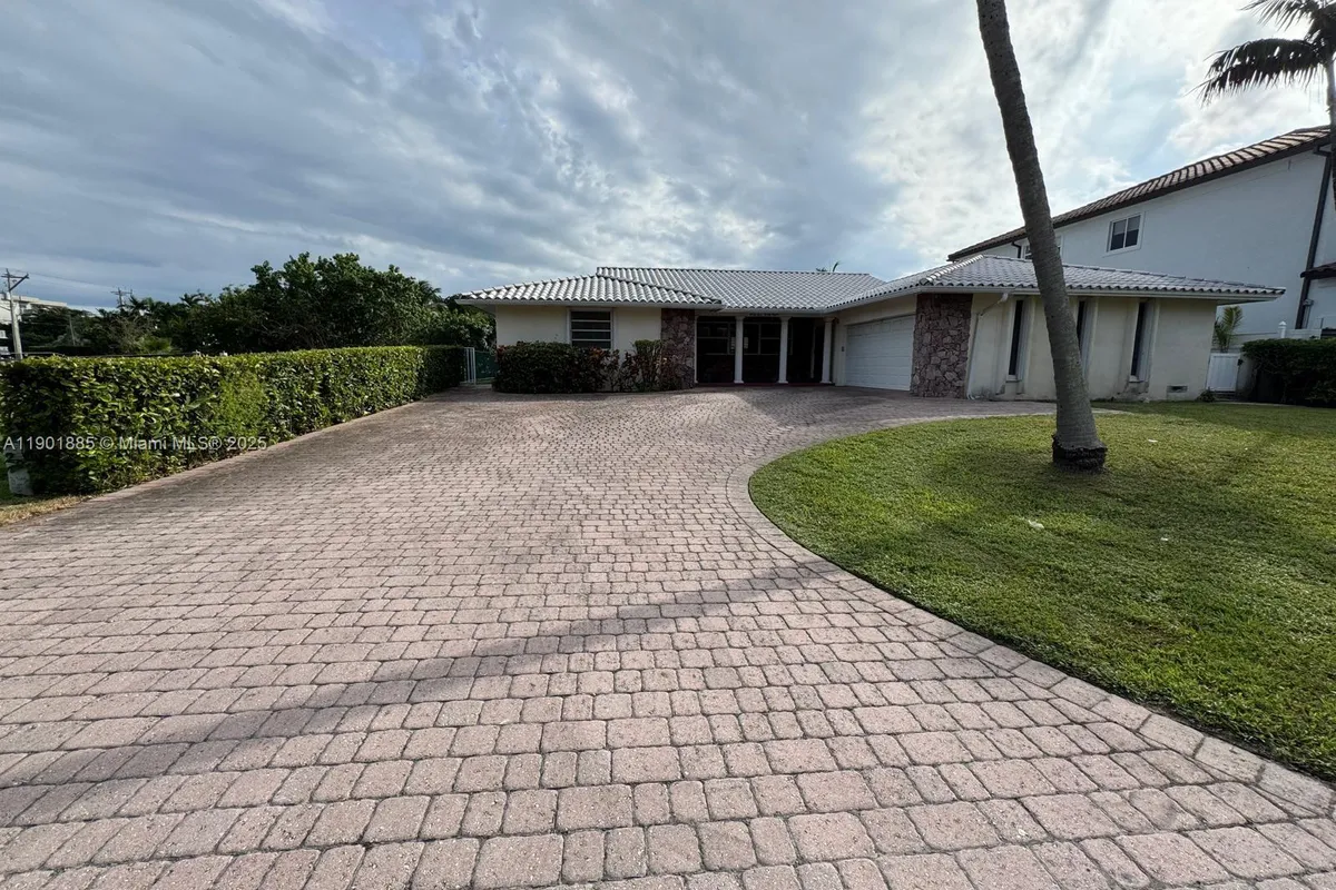 3428 NE 169th St, North Miami Beach FL 33160