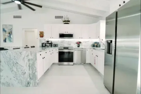 2133 Yellowtail Ave, Marathon FL 33050