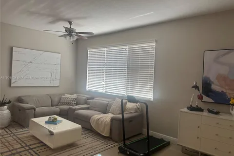 798 NE 43 ST, Oakland Park FL 33334