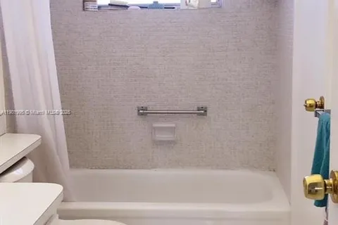 3431 NW 50th Ave # 207, Lauderdale Lakes FL 33319