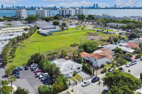 7557 Mutiny Ave, North Bay Village FL 33141