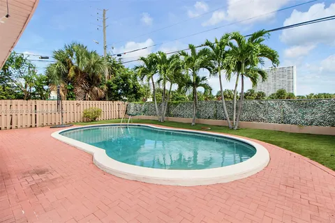 7557 Mutiny Ave, North Bay Village FL 33141