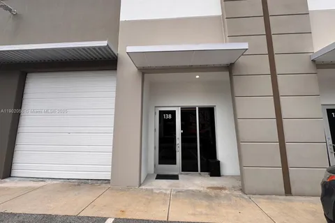 10890 NW 17th St # 138, Sweetwater FL 33172