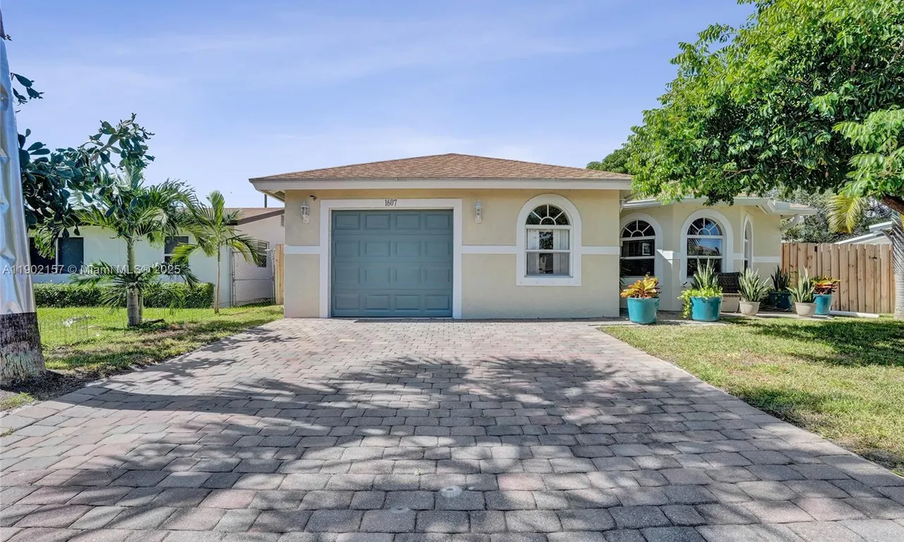 1607 S N St, Lake Worth FL 33460
