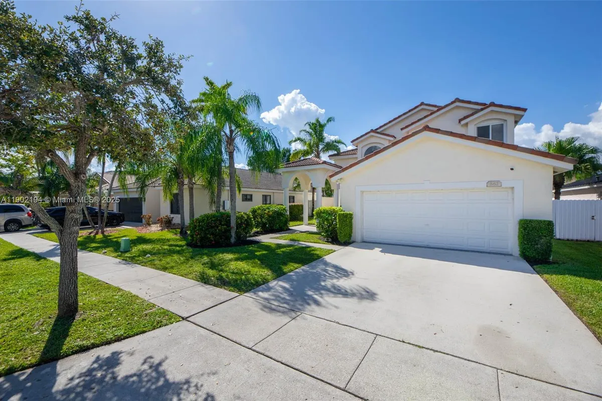 862 SW 176th Ave, Pembroke Pines FL 33029