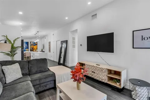 9174 NW 114th Ter, Hialeah Gardens FL 33018