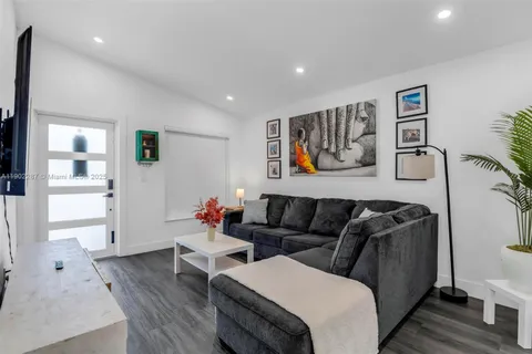 9174 NW 114th Ter, Hialeah Gardens FL 33018