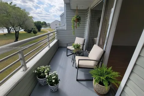 3453 NW 44th St # 201, Oakland Park FL 33309