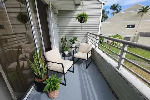 3453 NW 44th St # 201, Oakland Park FL 33309