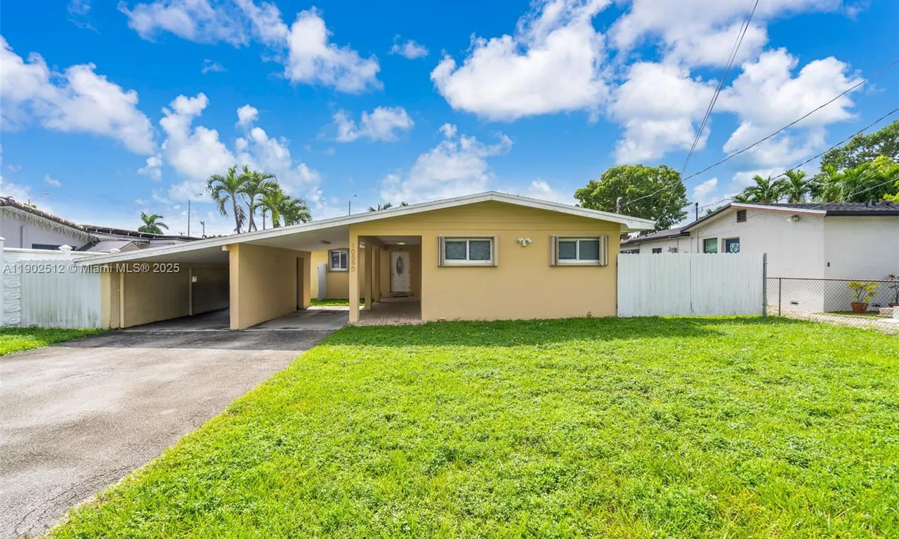 10590 SW 7th Ter, Sweetwater FL 33174