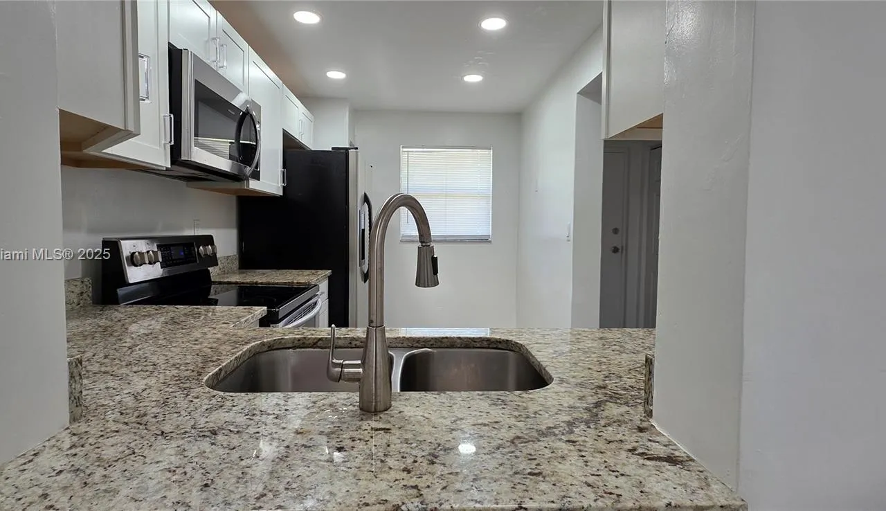 9000 NW 28th Dr # 102, Coral Springs FL 33065