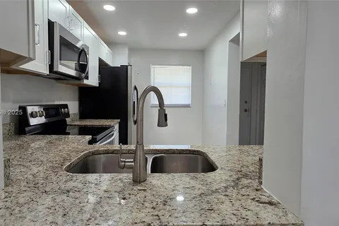 9000 NW 28th Dr # 102, Coral Springs FL 33065