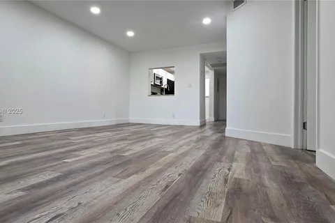 9000 NW 28th Dr # 102, Coral Springs FL 33065