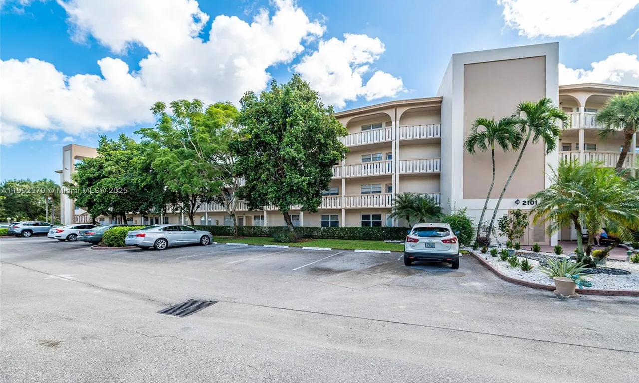 2101 Lucaya Bnd # C1, Coconut Creek FL 33066