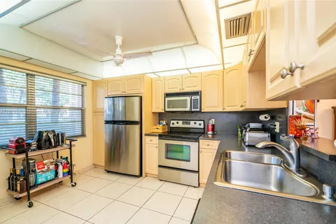 2101 Lucaya Bnd # C1, Coconut Creek FL 33066