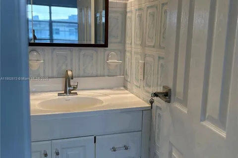 4700 NW 35TH ST # 602, Lauderdale Lakes FL 33319