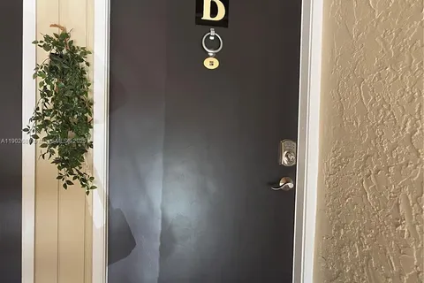 5242 NE 6th Ave, Building D 27 # 27, Oakland Park FL 33334