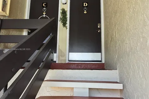 5242 NE 6th Ave, Building D 27 # 27, Oakland Park FL 33334