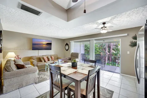 15 Bob O Link Ct, Naples FL 34105